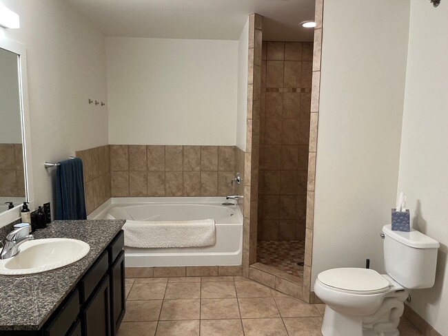 Building Photo - $2,300 - Spacious Loft in Corktown