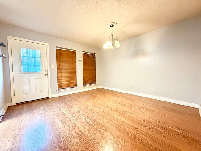 Building Photo - 101 W Del Mar Blvd