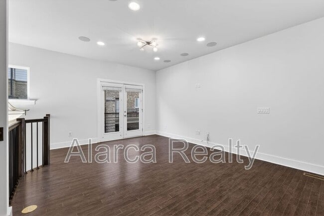 Building Photo - 2727 Grand Union Way