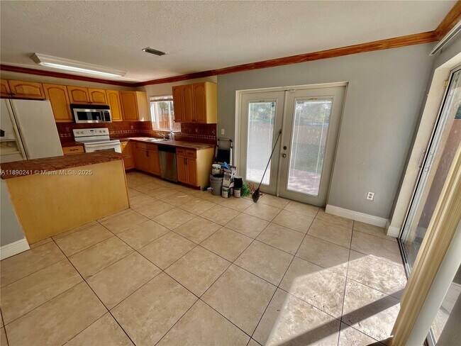 Building Photo - 10223 SW 156th Ave
