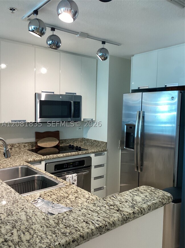 Building Photo - 6515 Collins Ave