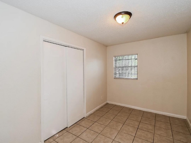 Building Photo - 3803 S Flamingo Terrace