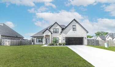 Building Photo - White Brick Bentonville Home
