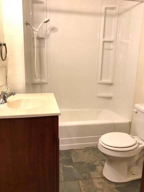 Building Photo - 103 Locust St