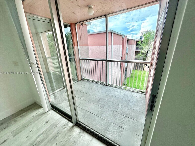 Building Photo - 19751 SW 114th Ave