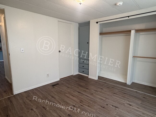 Building Photo - 2 Bedroom 2 Bathroom Single Family Home - Centrally Located