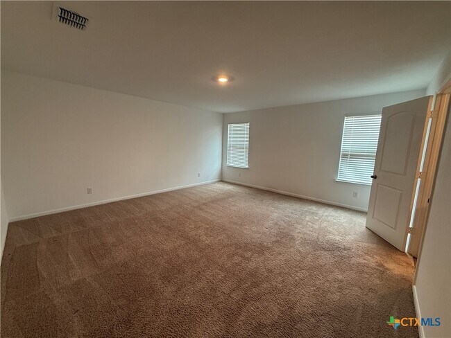 Building Photo - 761 Greenway Trl