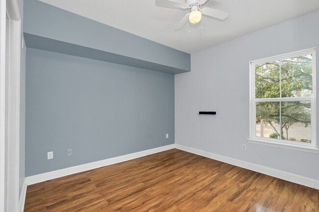 Building Photo - 204 E South St