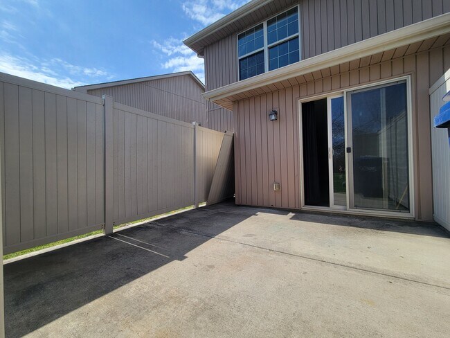 Building Photo - 12315 Fox Creek Dr