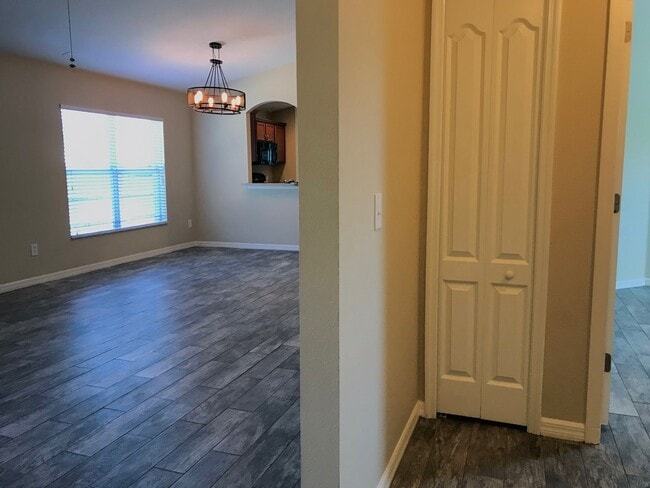 Building Photo - Beautiful 3 Bedroom 2 Bath for Rent in Spring Hill!