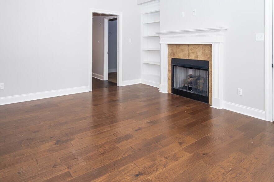 Building Photo - 3080 Magnolia Dr