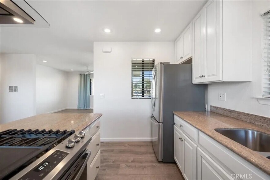 Building Photo - 1084 Baden Ave