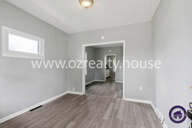 Building Photo - 207 Pulaski St