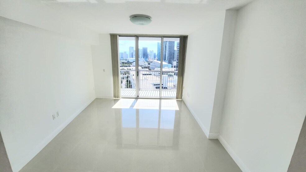 Building Photo - 1750 N Bayshore Dr