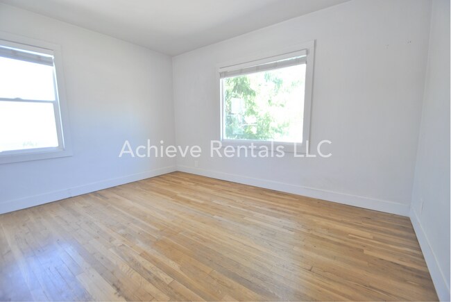Building Photo - 1358 E 900 N