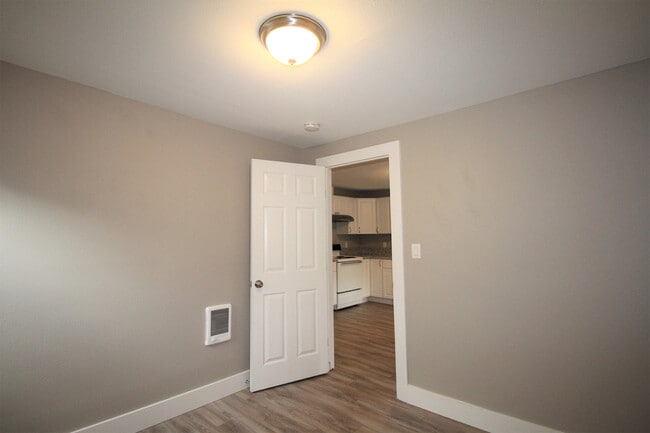 Building Photo - Classy 3BD/2BA House - Spacious Bedrooms, ...