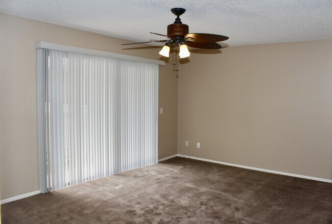Building Photo - Large 2 Bedroom 2 Bath Condo with 1 Parking Space in Long Beach Coming Soon!