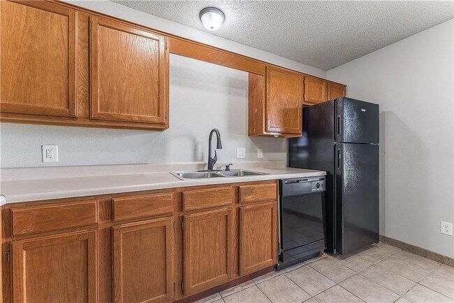 Building Photo - 3501 SW Landau Ct