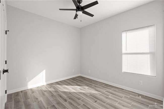 Building Photo - 18 N Onyx Ave