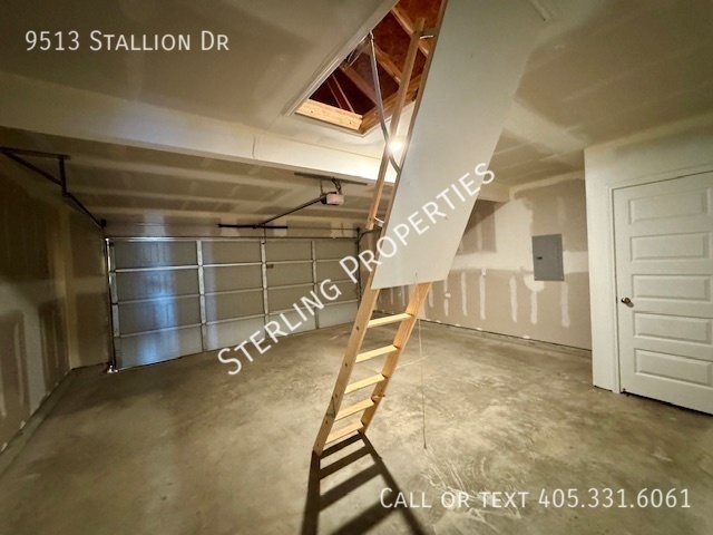 Building Photo - 9513 Stallion Dr