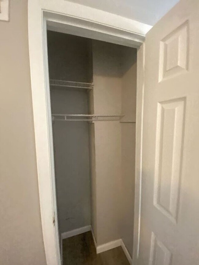 Building Photo - Renovated 1Bed/1Bath in Florissant!