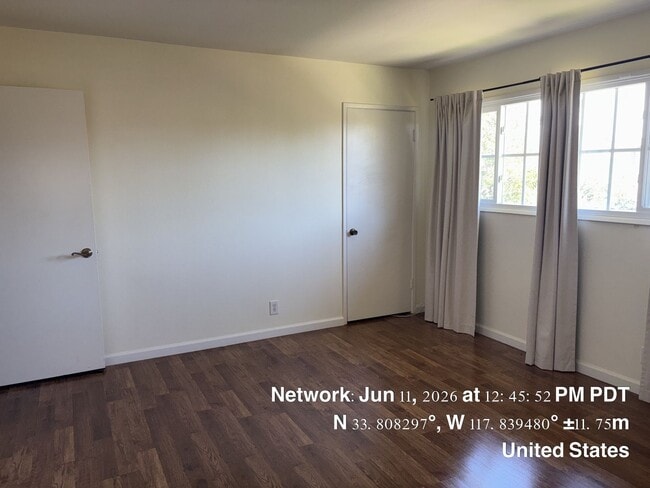 Building Photo - Two bed 1.5 bath townhome available now.