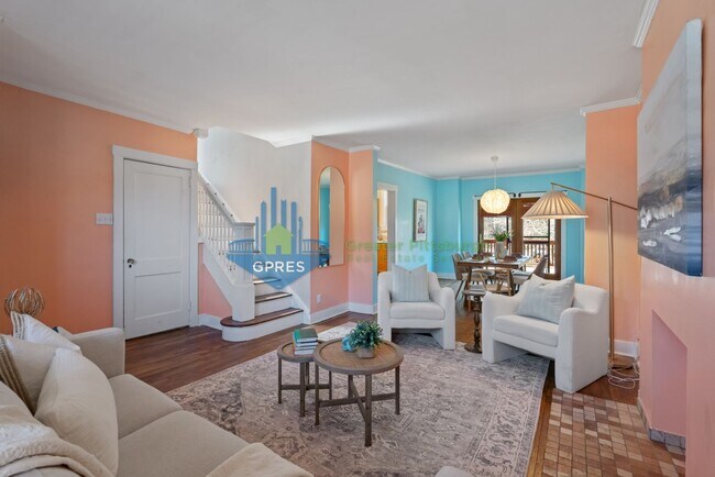 Building Photo - Spacious 3-Bedroom Home w/ Parking & Centr...