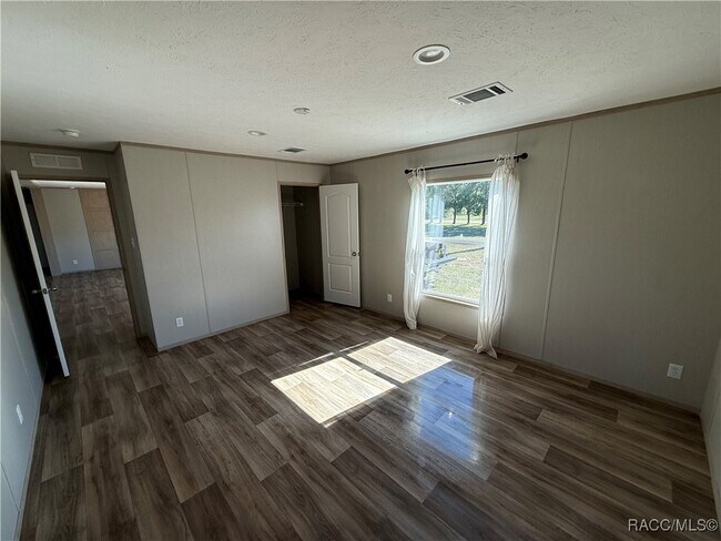 Building Photo - 5469 W Grovepark Rd