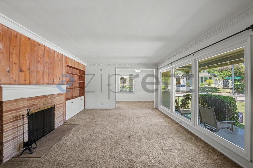 Building Photo - Unit