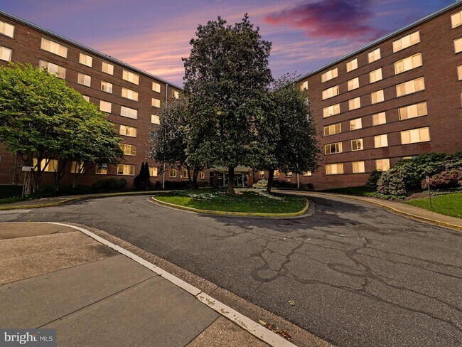 Building Photo - 3000 Spout Run Pkwy