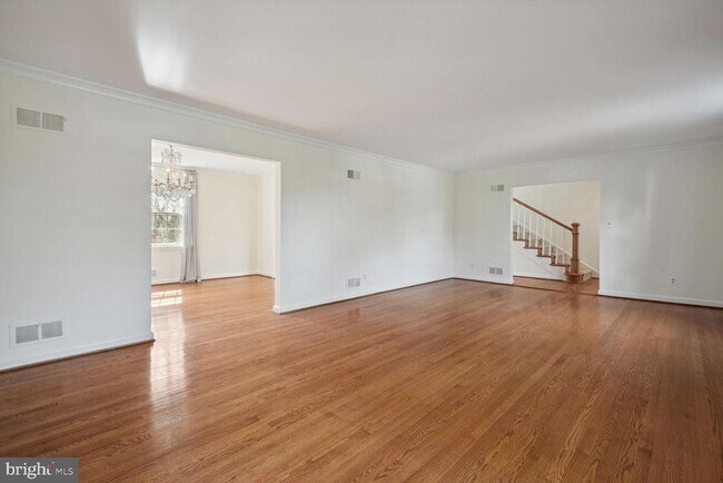 Building Photo - 5801 Hillburne Way