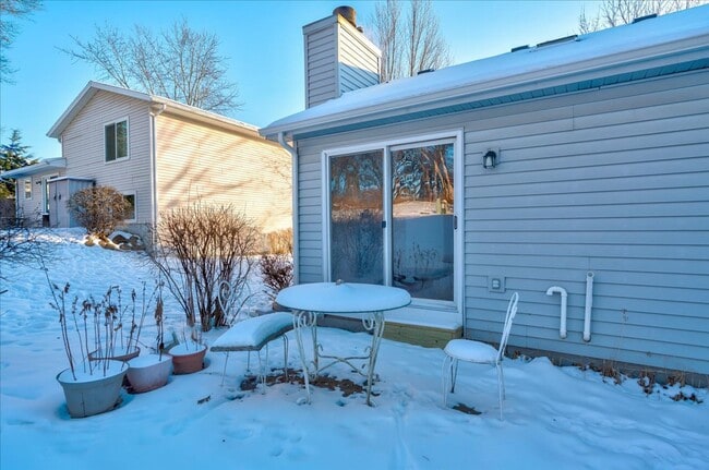 Building Photo - 2806 Wentworth Dr