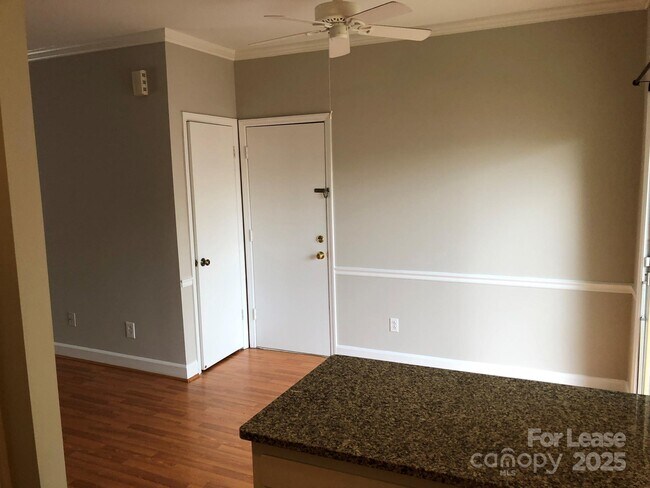 Building Photo - 5925 Quail Hollow Rd