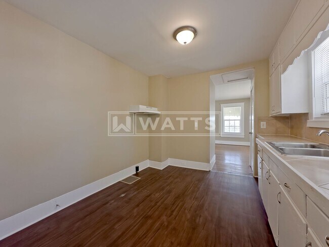 Building Photo - 3 Bedroom House in Eastlake Community