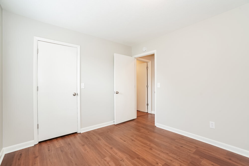 Building Photo - 581 Woodcrest Dr