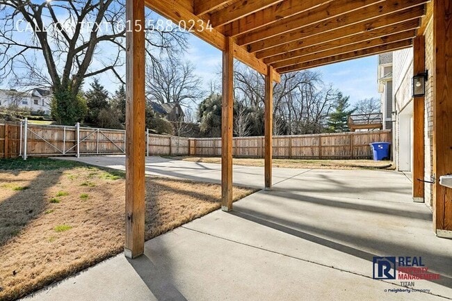 Building Photo - 124 8th Ave