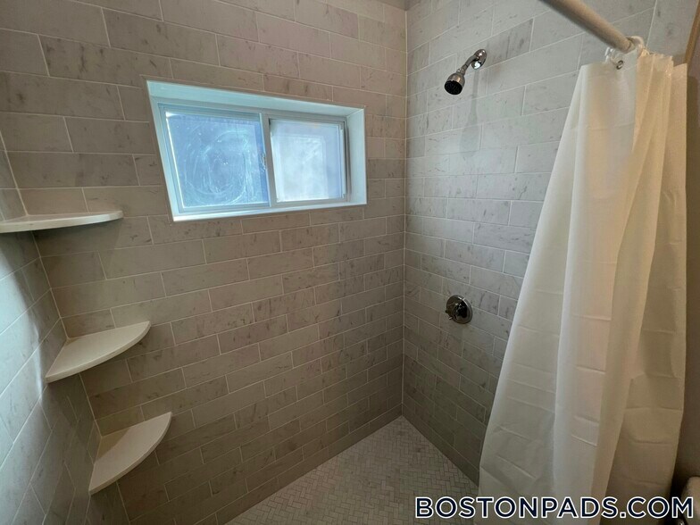 Building Photo - 29 Alpine St