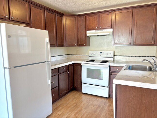 Building Photo - Parkrose Nicely Remodeled Ranch Home on Corner Lot with Carport, A/C