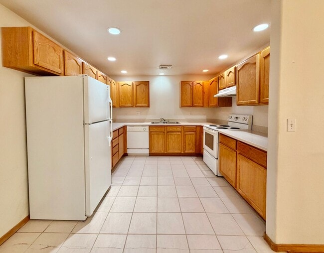 Building Photo - 1547-1549 SW Rimrock Way