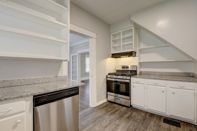Building Photo - 6bed/3bath House in West Campus