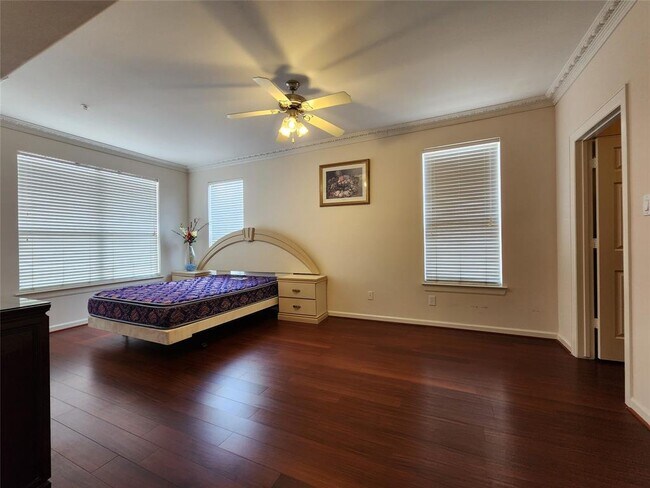 Building Photo - 6655 W Sam Houston Pkwy S