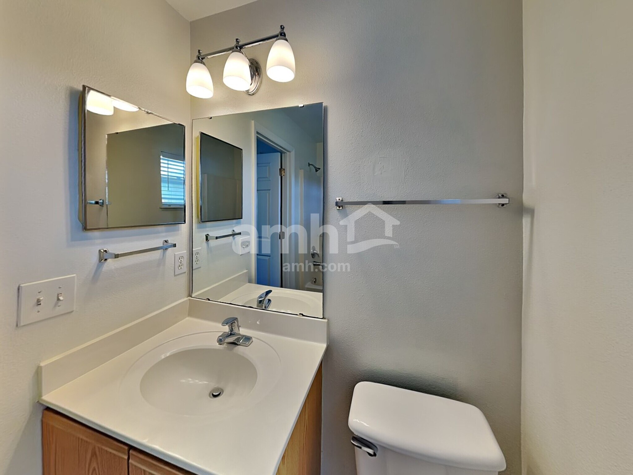 Building Photo - 7378 High Bluff Rd N