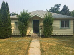 Building Photo - 2BD/1BA Rustic Home Near Campus