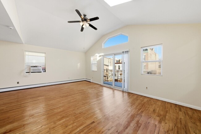 Building Photo - 191 Griffith St