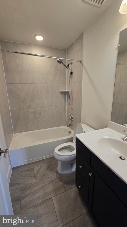 Building Photo - 8754 Elsing Green Dr