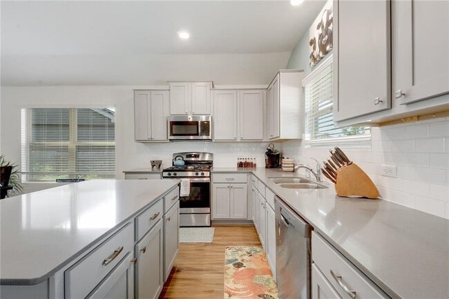 Building Photo - 6813 Colorado Bluffs Rd