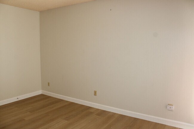 Building Photo - 6351 Chapel View Ln