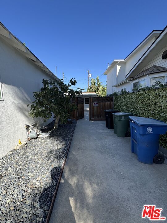 Building Photo - 446 N California St