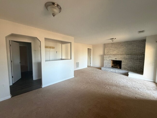 Building Photo - 114 Harvest Dr