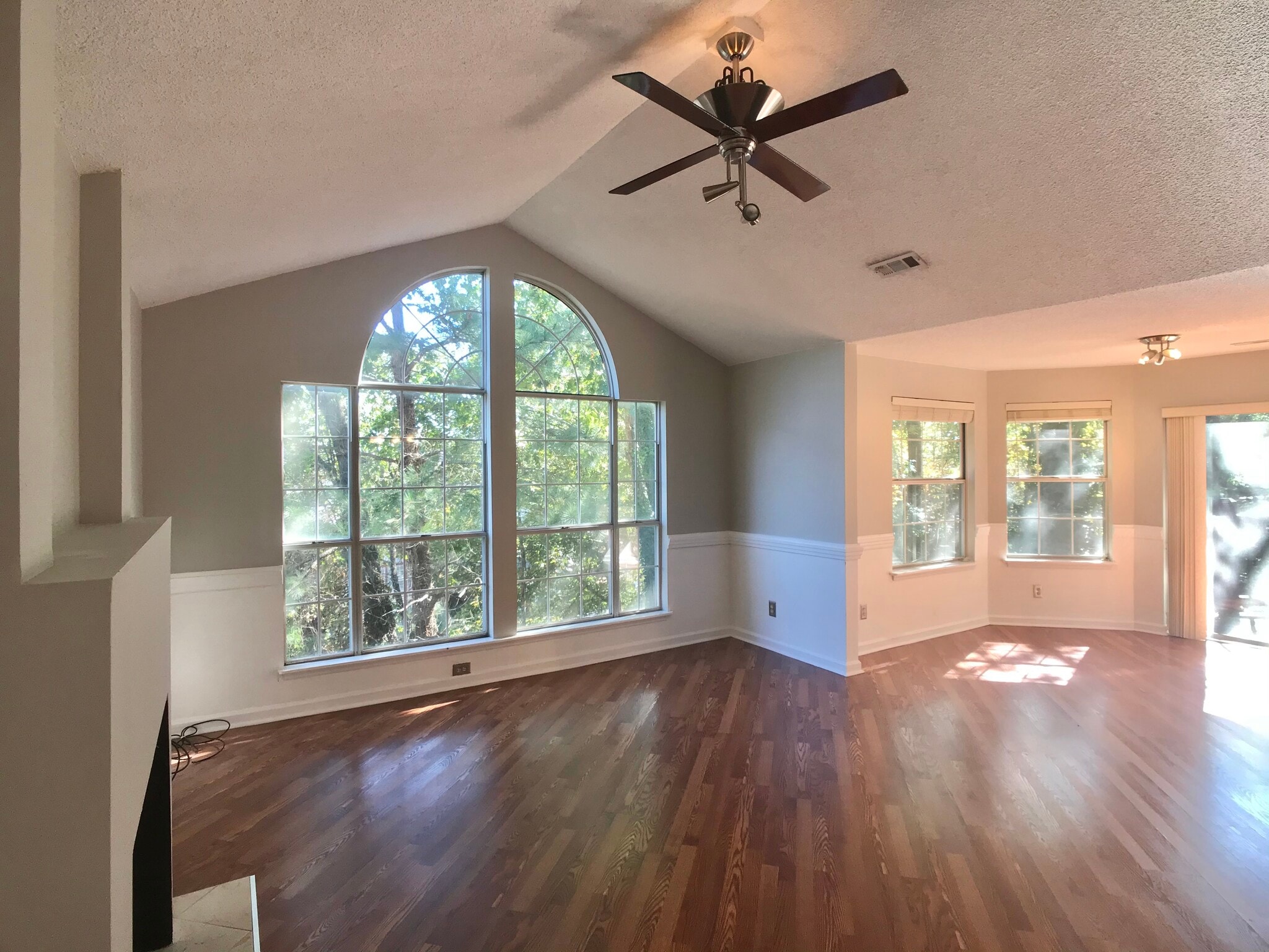 Livingroom - 709 Cypress Pointe St